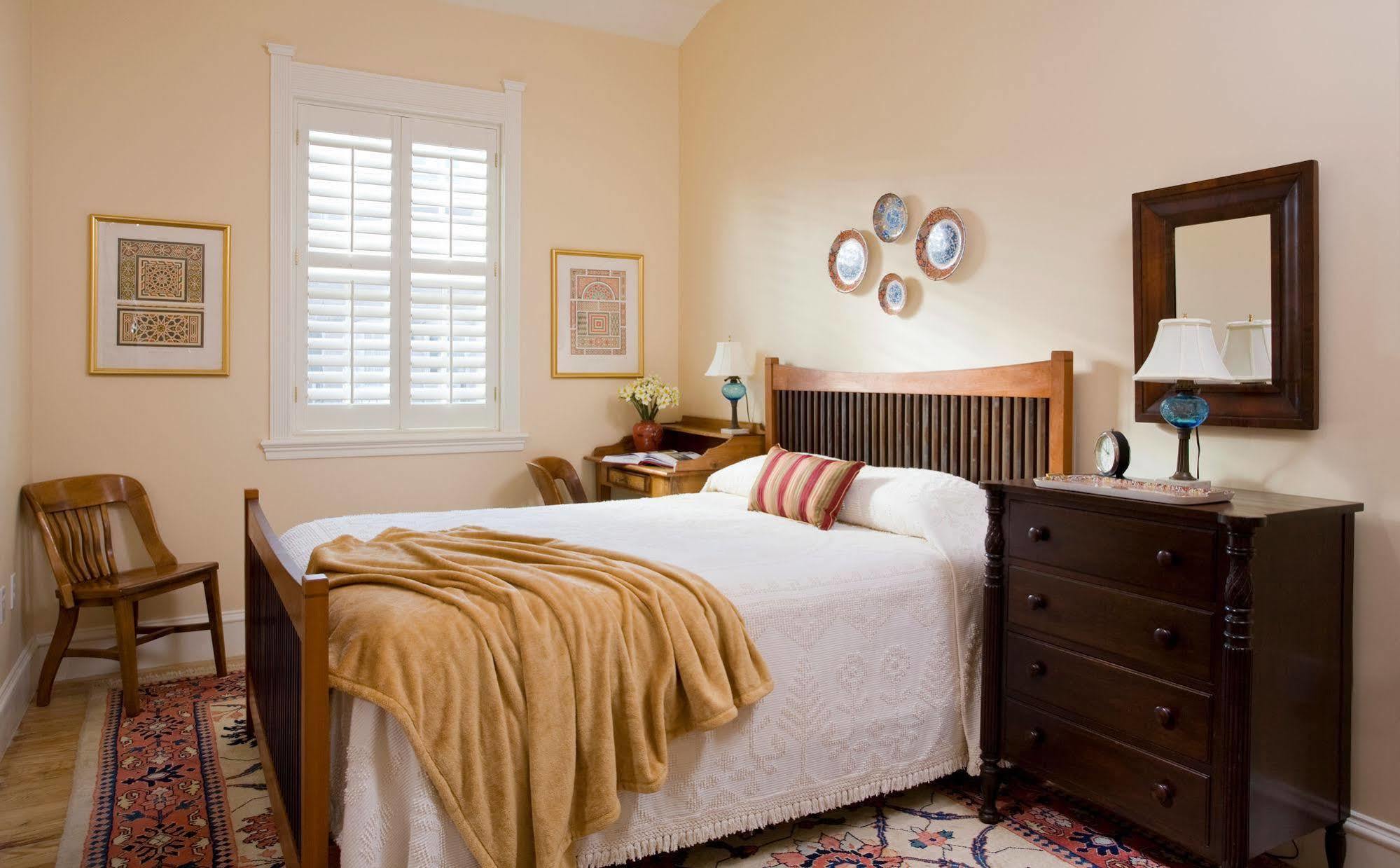 Embassy Circle Bed & Breakfast